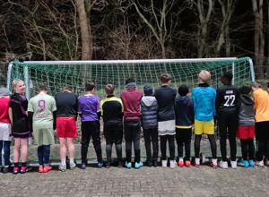 Sport-Ausrüstung für die D-Jugendfußballer des SSC Dodesheide
