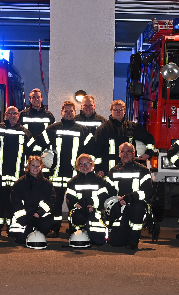 Neue Teamkleidung für die Feuerwehr Altenhundem