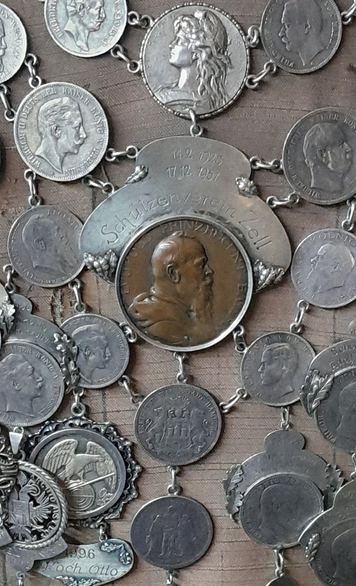 Restaurierung der Schützenkette des Schützenvereins "Eichenlaub" Zell