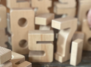 Zahlenbausteine aus Holz für die Mandauspatzen