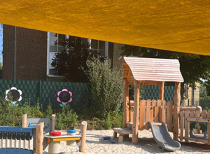 Sonnenschirm für den U3 Bereich und Kinderschaukel