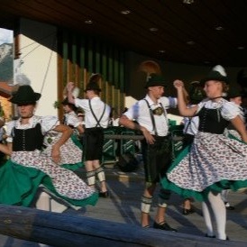 Trachtengewand für Kinder und Jugendgruppe