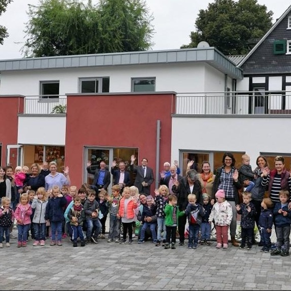 Neuer Spielturm für den ev. Kindergarten "Unterm Schirm" Drespe
