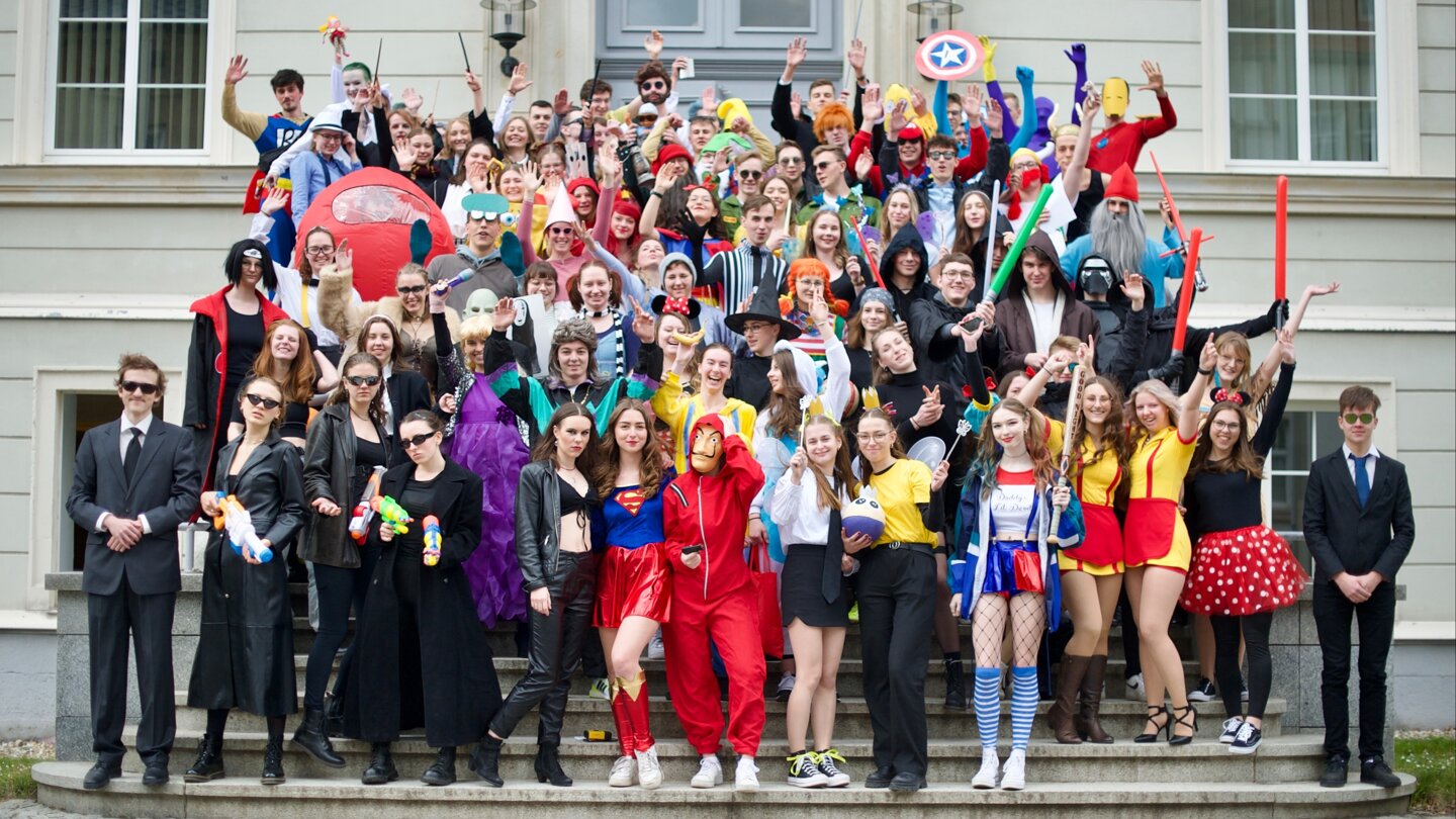 abi-2022-geschwister-scholl-gymnasium-l-bau-viele-schaffen-mehr