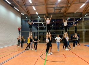 Neue Kostüme für die Cheerleader-Mädels