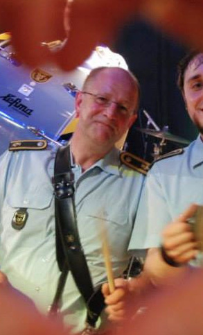 Neue Uniformhemden für den Musikverein Albaum