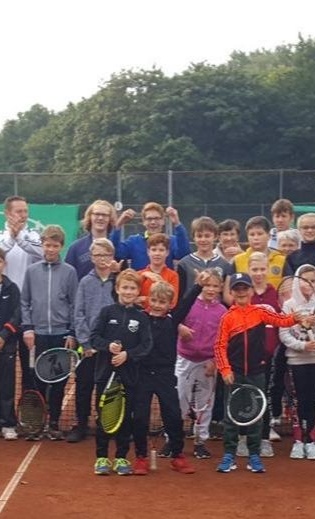 Auch im Winter Tennis spielen