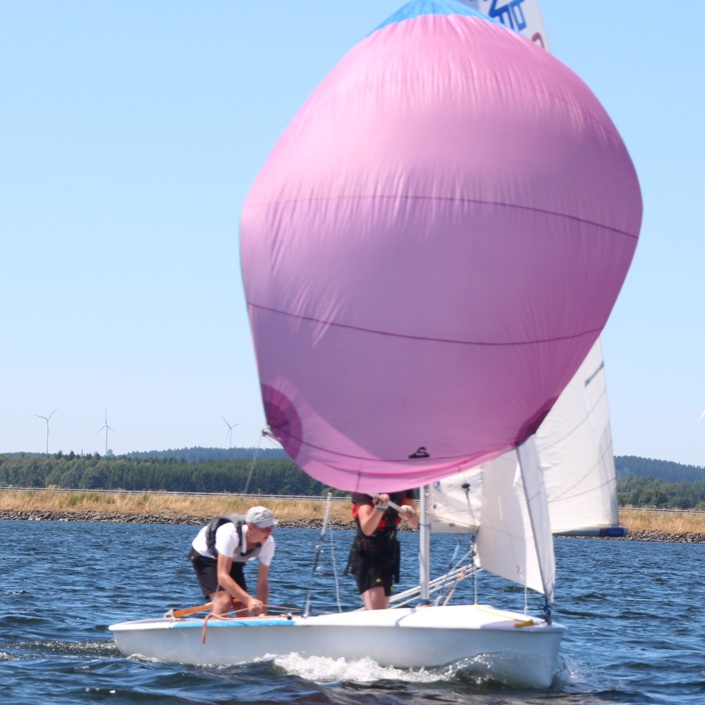 Jugend-Regattaboote und -ausrüstung