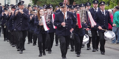 Anschaffung neuer Uniformen und Ausstattungen für unsere Musiker