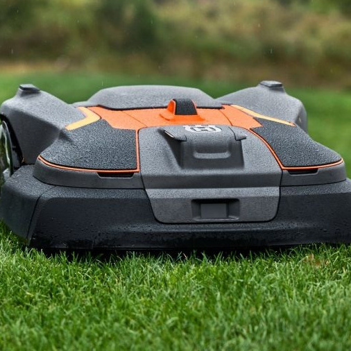 Mähroboter für den Fußballplatz