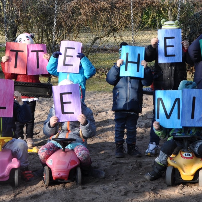 Mit Schaukel & Sandkasten Kinder glücklich machen