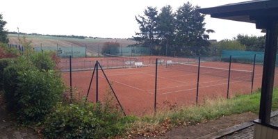 Umweltfreundliche Sanierung von 2 Tennisplätzen inkl. Flutlichtanlage