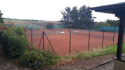 Umweltfreundliche Sanierung von 2 Tennisplätzen inkl. Flutlichtanlage